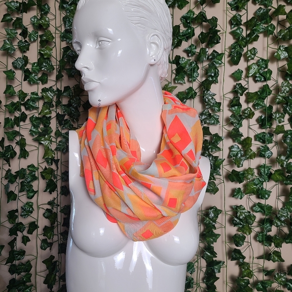 Pieces Accessories Women's Geometric Neon Infinity Chresta Tube Scarf - Picture 2 of 8